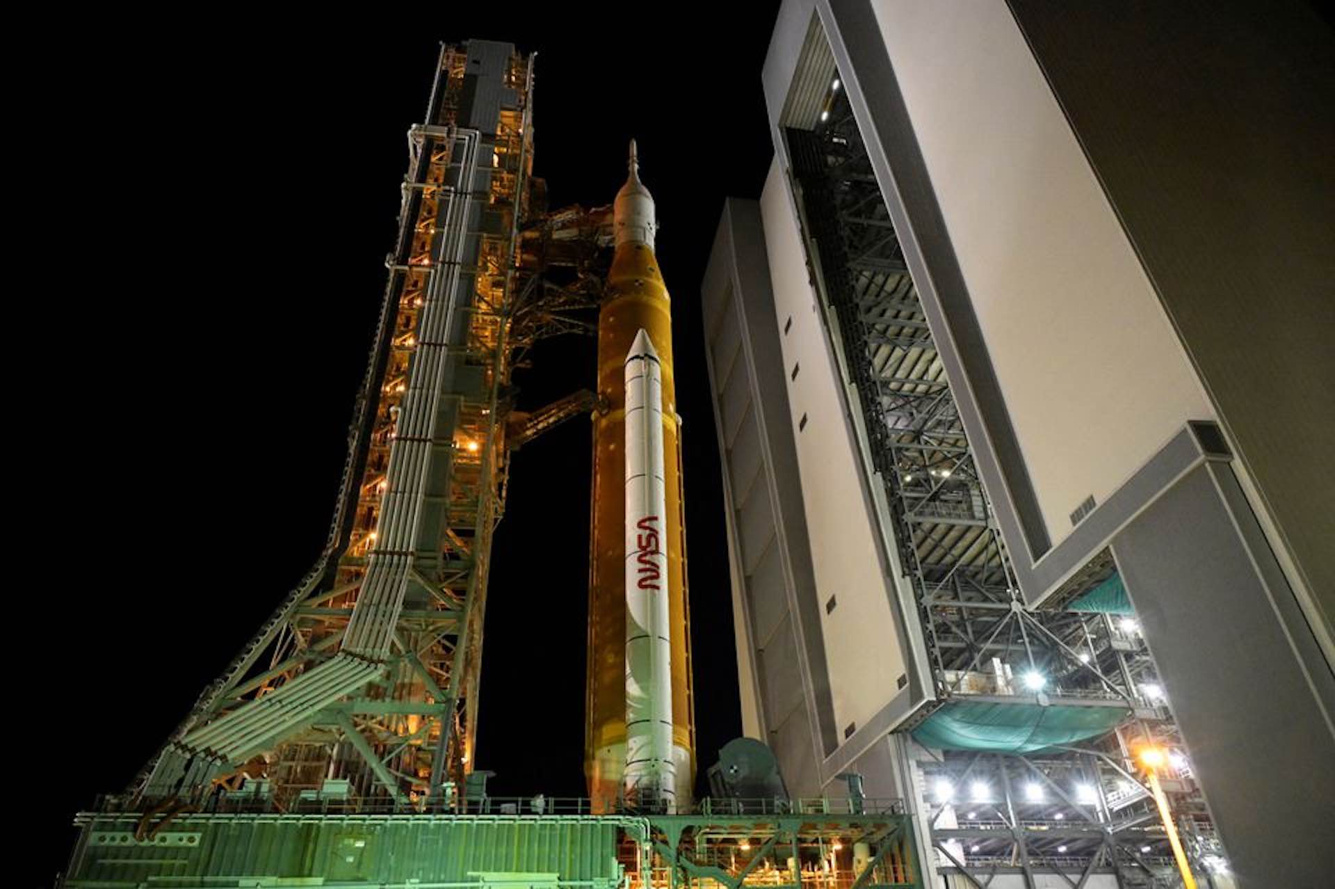 For its debut launch, NASA will roll out a giant US lunar rocket ...